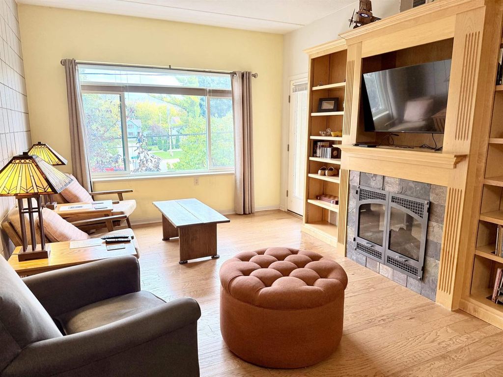 Photo of 400 N Richmond STREET #210, Appleton, WI 54911 (MLS # 50316793)