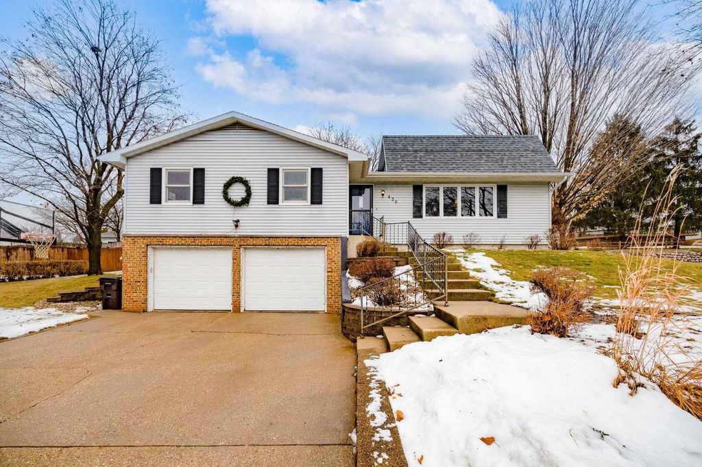 Photo of 436 Raintree DRIVE, Fort Atkinson, WI 53538 (MLS # 1946369)