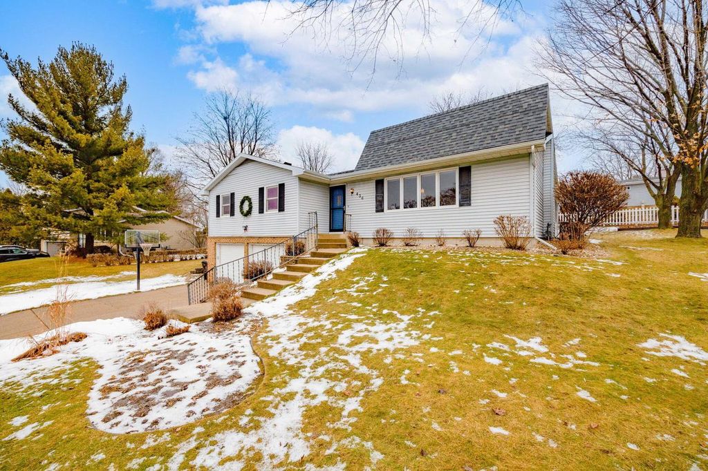 Photo of 436 Raintree DRIVE, Fort Atkinson, WI 53538 (MLS # 1946369)