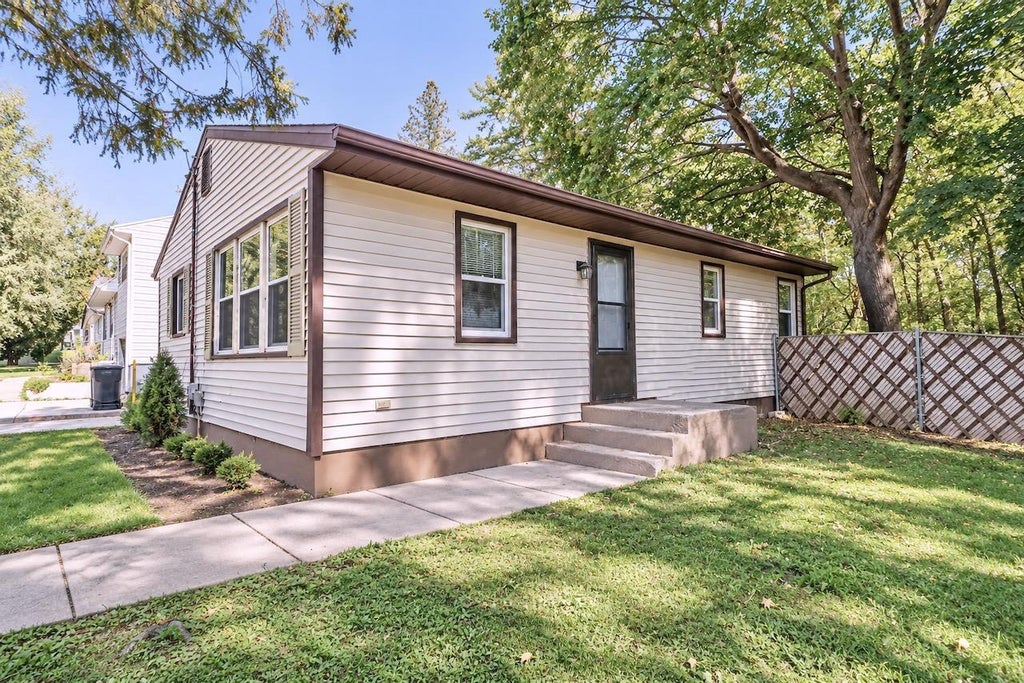 Photo of 1607 Moore STREET, Beloit, WI 53511 (MLS # 2035405)