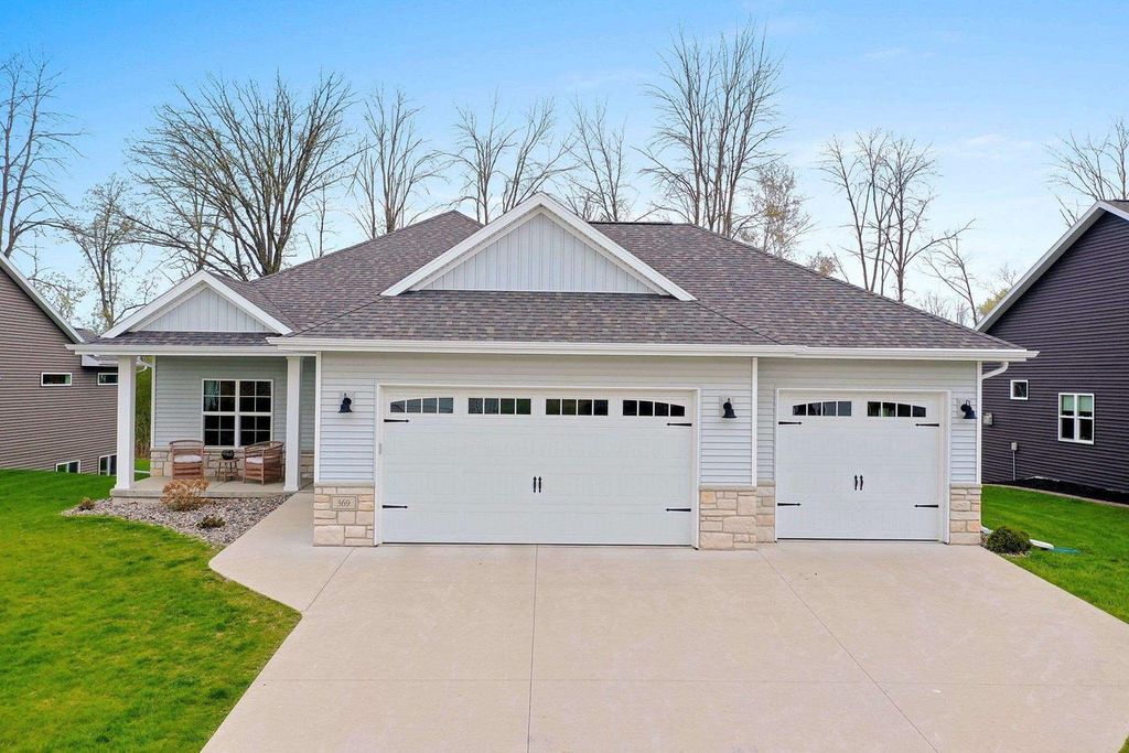 Photo of 369 Hidden Creek TRAIL, Green Bay, WI 54303 (MLS # 50325589)