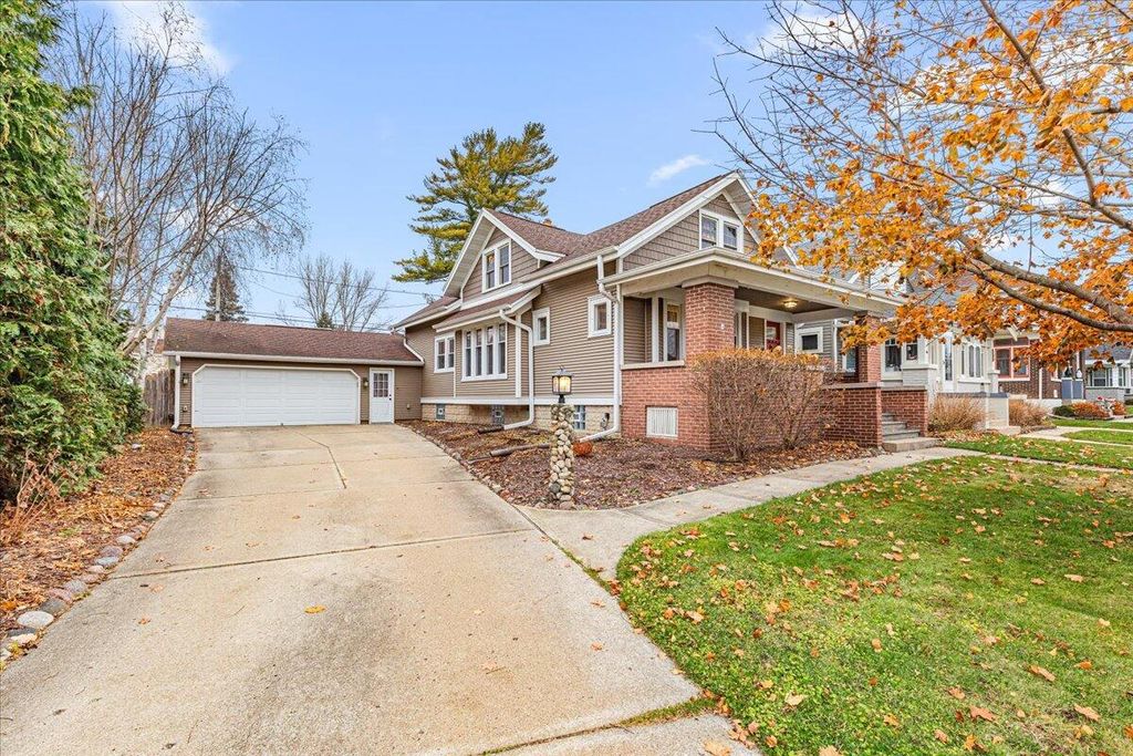 Photo of 128 Wilson AVENUE, West Bend, WI 53090 (MLS # 1943807)