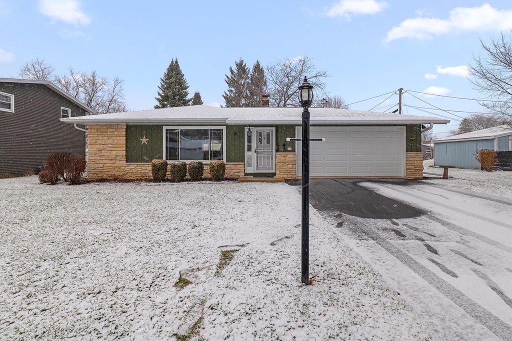 Photo of 812 Lynn STREET, Horicon, WI 53032 (MLS # 1947169)