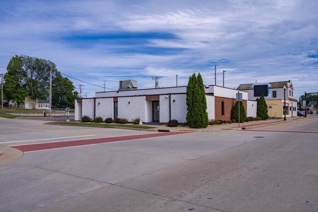 Photo of 401 E State STREET, Mauston, WI 53948 (MLS # 2033075)