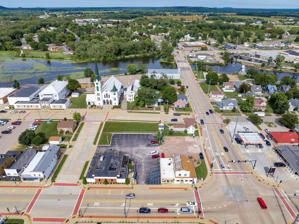 Photo of 401 E State STREET, Mauston, WI 53948 (MLS # 2033075)