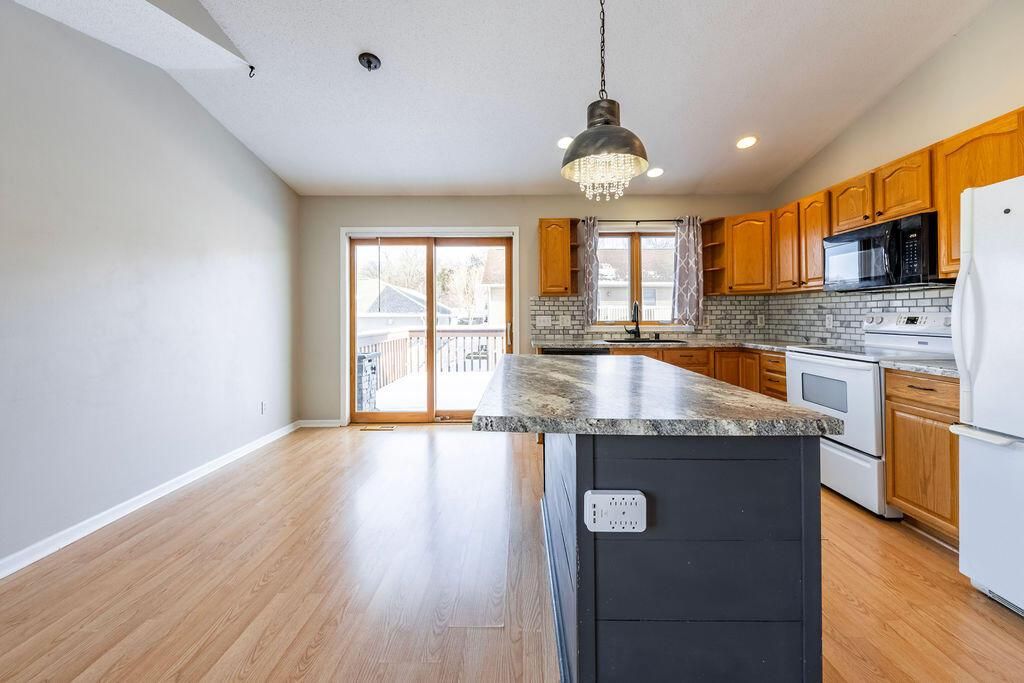 Photo of 634 Victoria LANE, Onalaska, WI 54650 (MLS # 1947839)