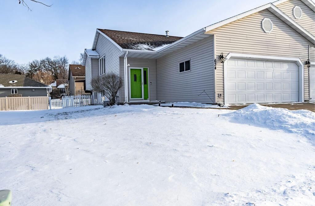 Photo of 634 Victoria LANE, Onalaska, WI 54650 (MLS # 1947839)