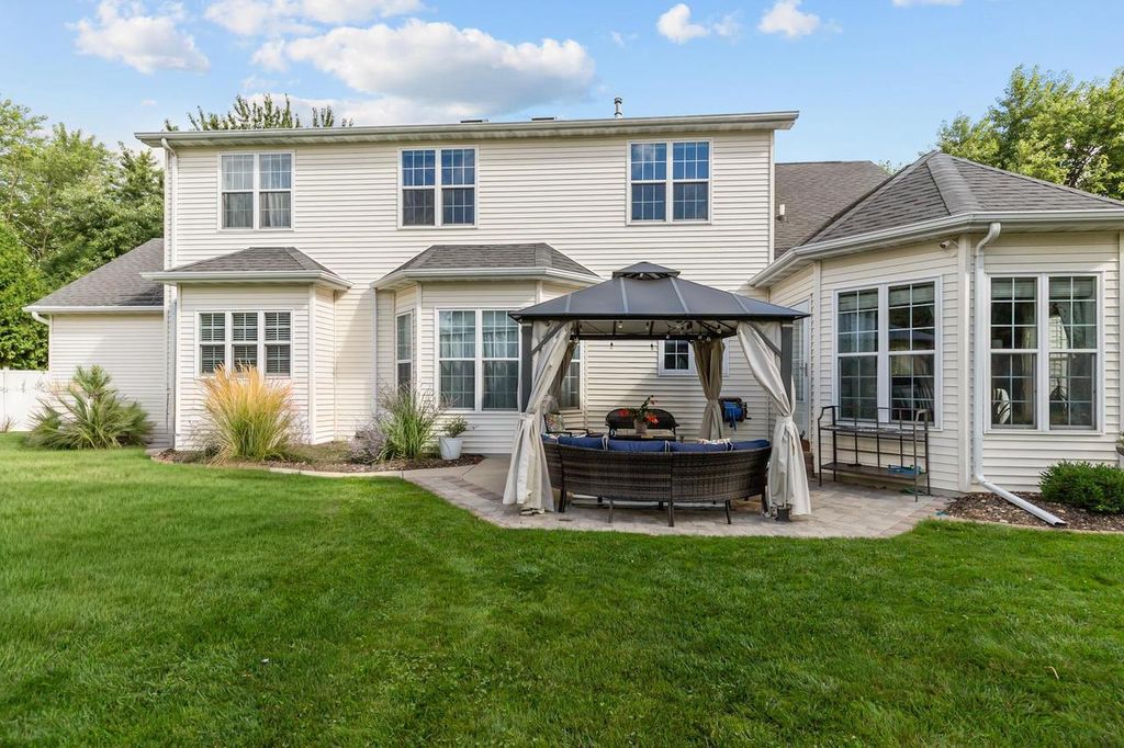 Photo of 613 E Castlebury LANE, Appleton, WI 54913 (MLS # 50324011)