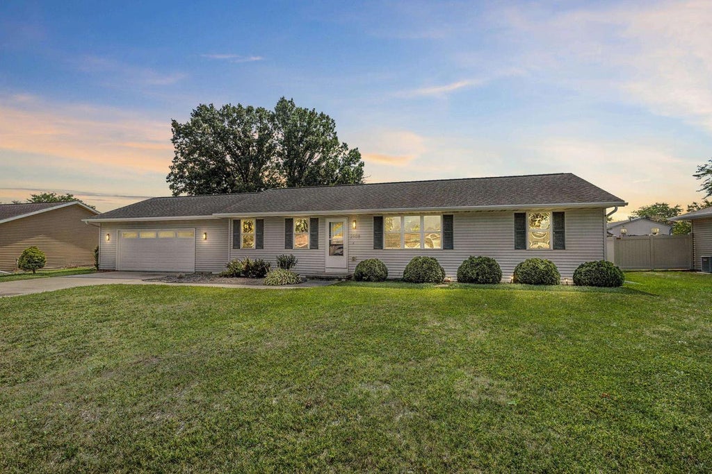 Photo of 2108 Gadwall LANE, Green Bay, WI 54311 (MLS # 50331949)