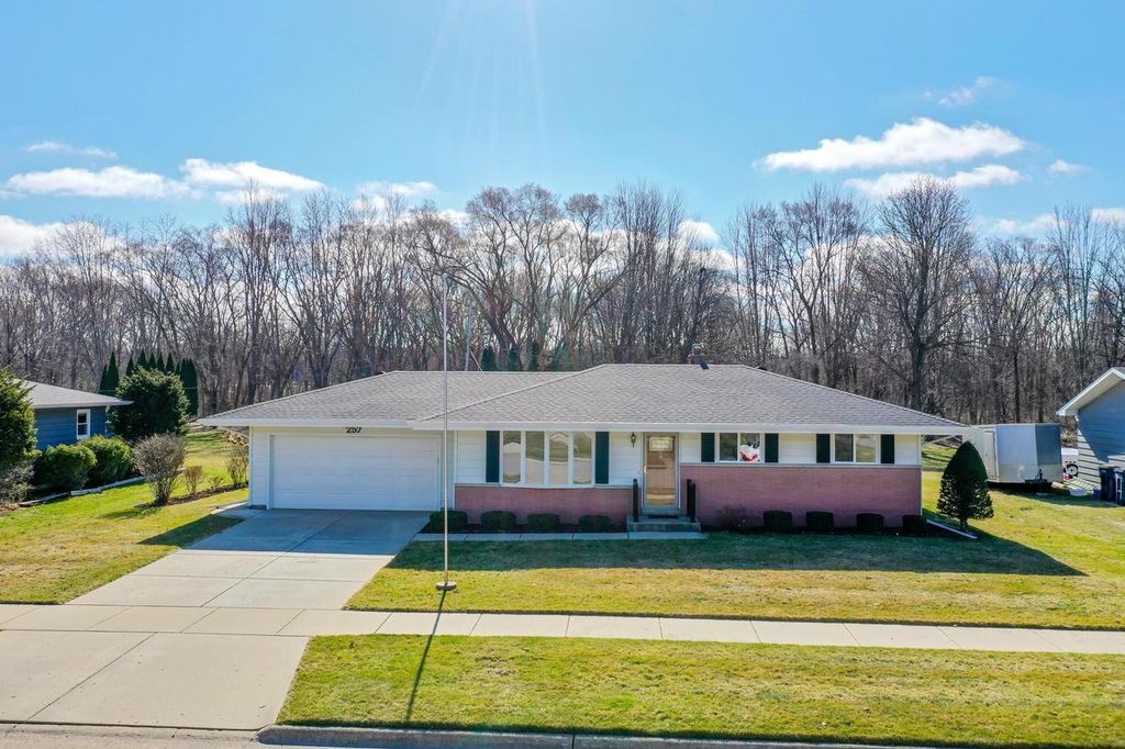 Photo of 257 Mohawk ROAD, Janesville, WI 53545 (MLS # 2019437)