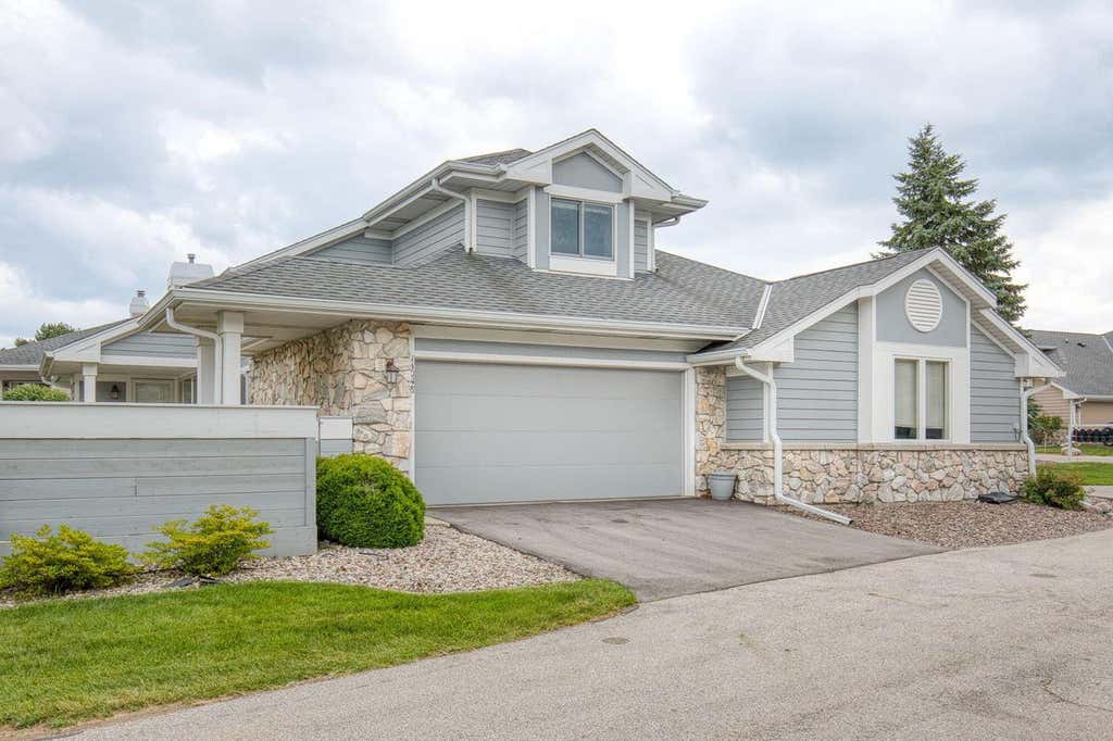 Photo of 14048 W Waters Edge TRAIL, New Berlin, WI 53151 (MLS # 1971331)