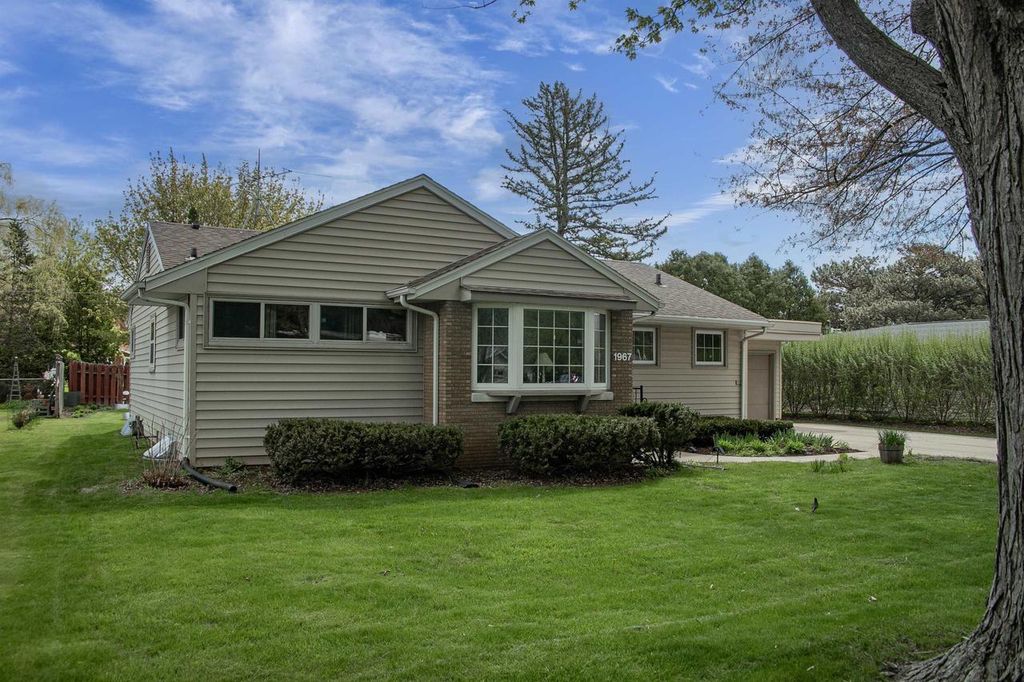 Photo of 1967 Palisades DRIVE, Appleton, WI 54915 (MLS # 50324905)