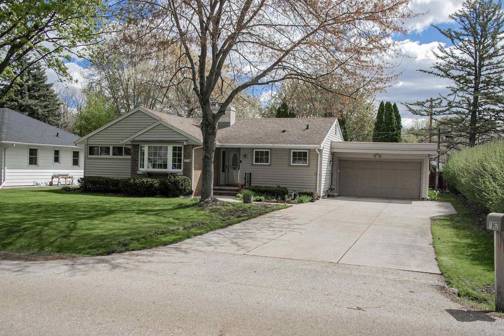 Photo of 1967 Palisades DRIVE, Appleton, WI 54915 (MLS # 50324905)