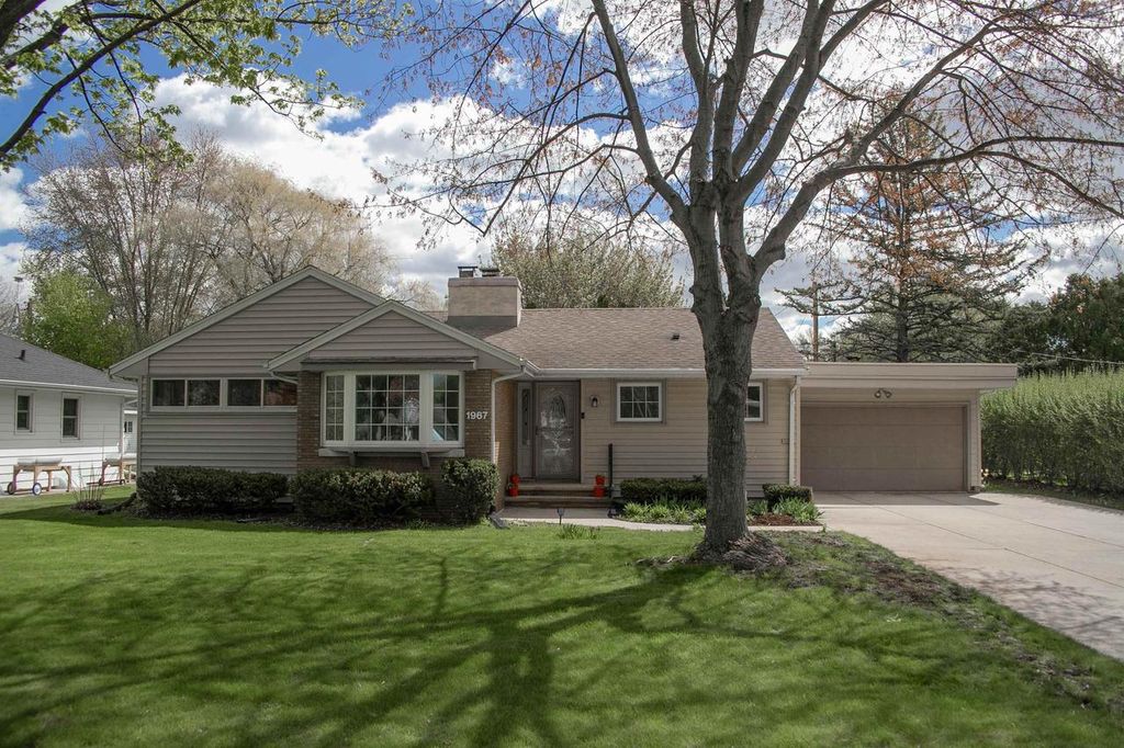 Photo of 1967 Palisades DRIVE, Appleton, WI 54915 (MLS # 50324905)