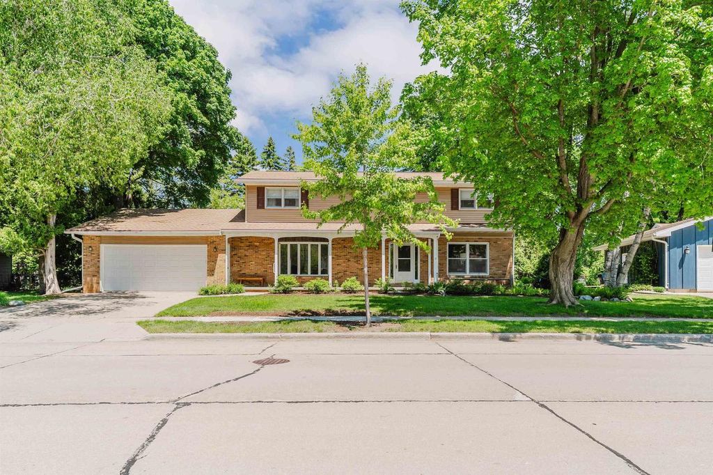 Photo of 1040 Maricopa DRIVE, Oshkosh, WI 54904 (MLS # 50326540)