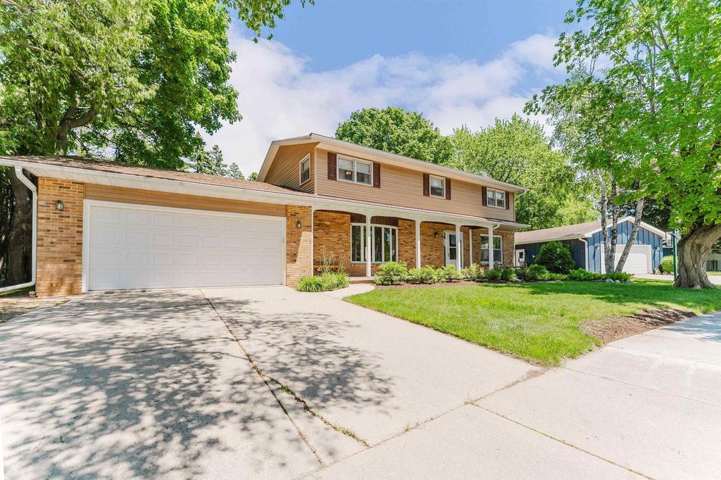 Photo of 1040 Maricopa DRIVE, Oshkosh, WI 54904 (MLS # 50326540)