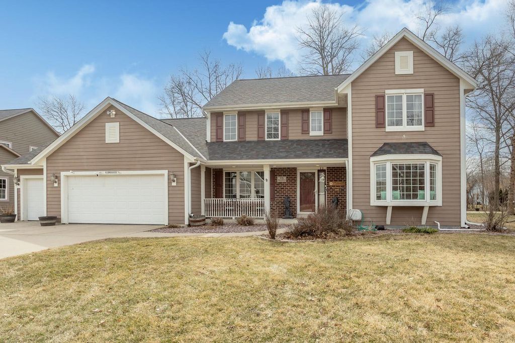 Photo of N78W22933 N Coldwater CIRCLE, Sussex, WI 53089 (MLS # 1955219)