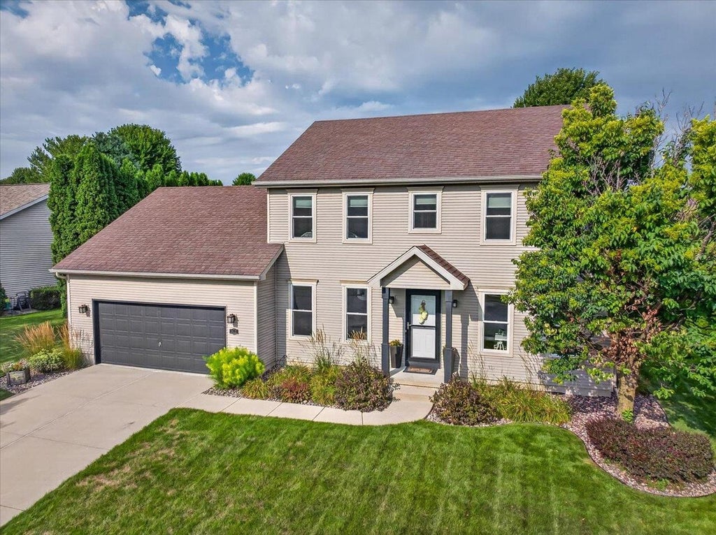 Photo of 912 Questa Ridge TRAIL, Verona, WI 53593 (MLS # 2031050)