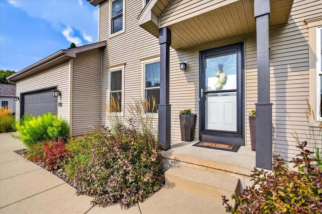 Photo of 912 Questa Ridge TRAIL, Verona, WI 53593 (MLS # 2031050)