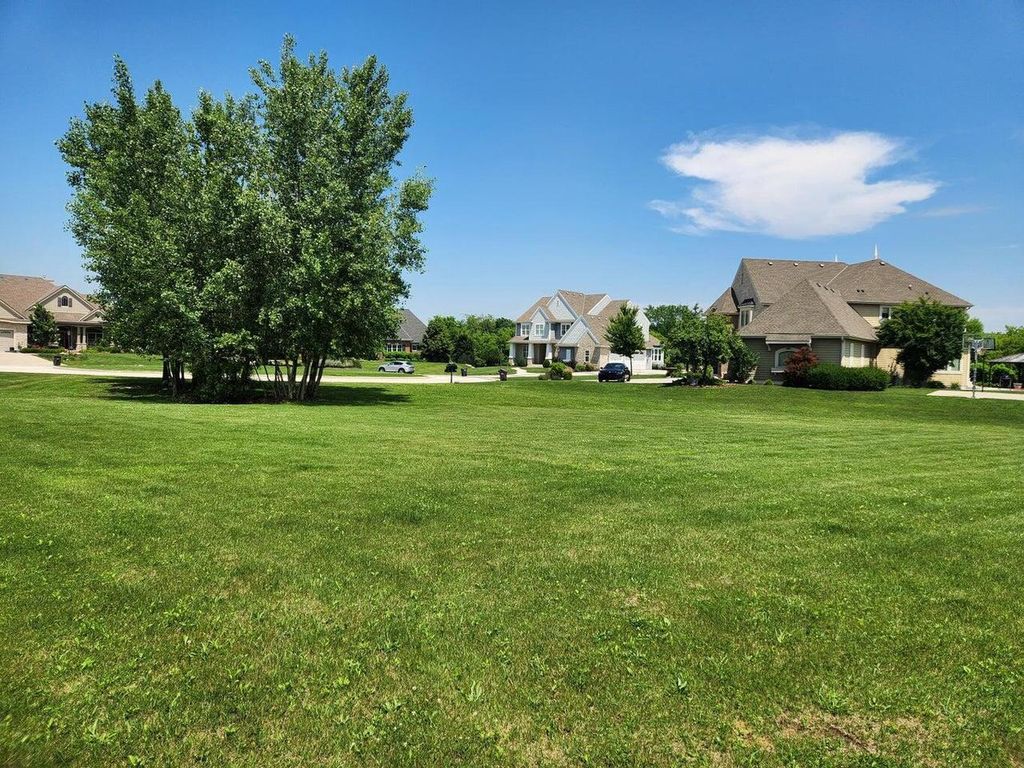 Photo of N19W24667 River Edge COURT, Pewaukee, WI 53072 (MLS # 1946676)