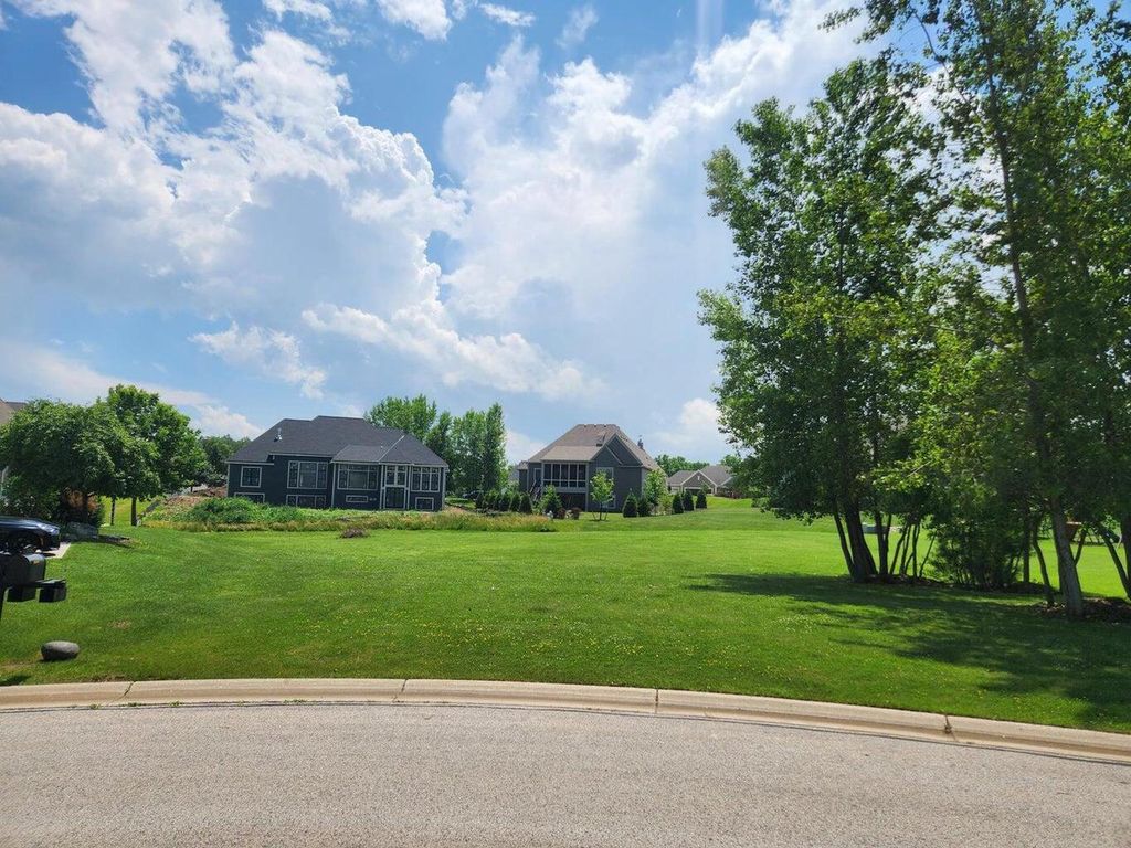 Photo of N19W24667 River Edge COURT, Pewaukee, WI 53072 (MLS # 1946676)