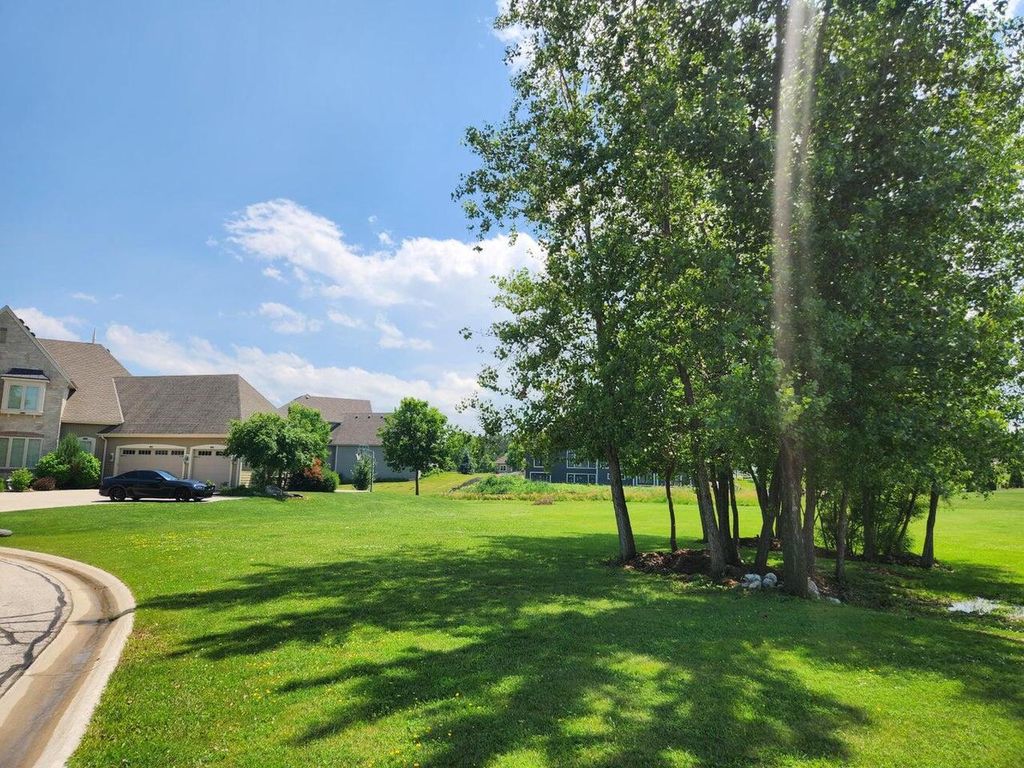 Photo of N19W24667 River Edge COURT, Pewaukee, WI 53072 (MLS # 1946676)
