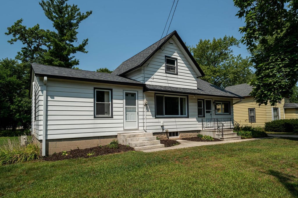 Photo of 187 S Main STREET, Dousman, WI 53118 (MLS # 1979496)