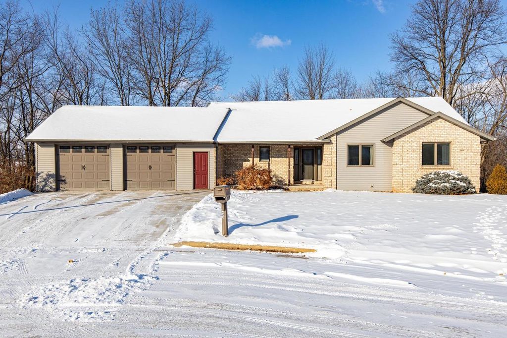 Photo of 421 Fawnwood COURT, Wrightstown, WI 54180 (MLS # 50320413)