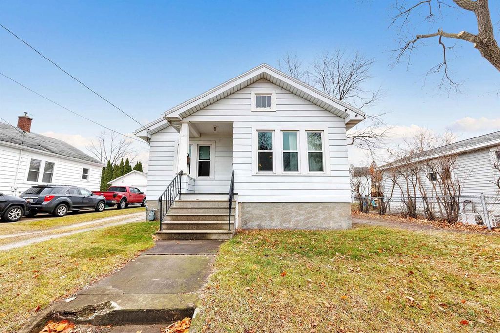 Photo of 1474 Farlin AVENUE, Green Bay, WI 54302 (MLS # 50318713)