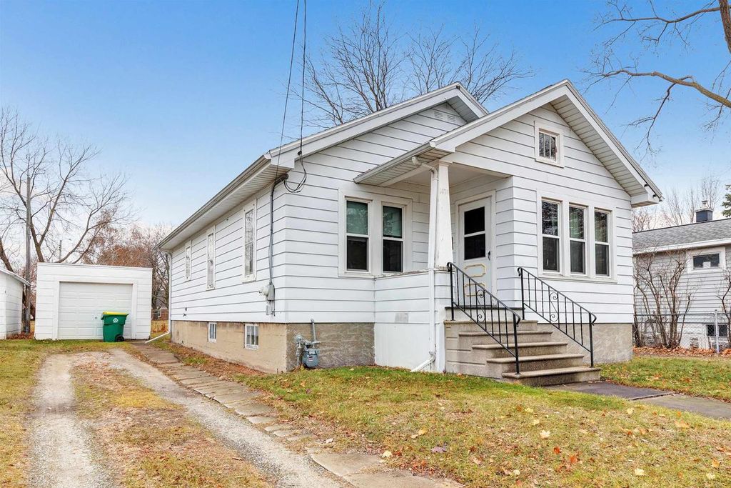 Photo of 1474 Farlin AVENUE, Green Bay, WI 54302 (MLS # 50318713)