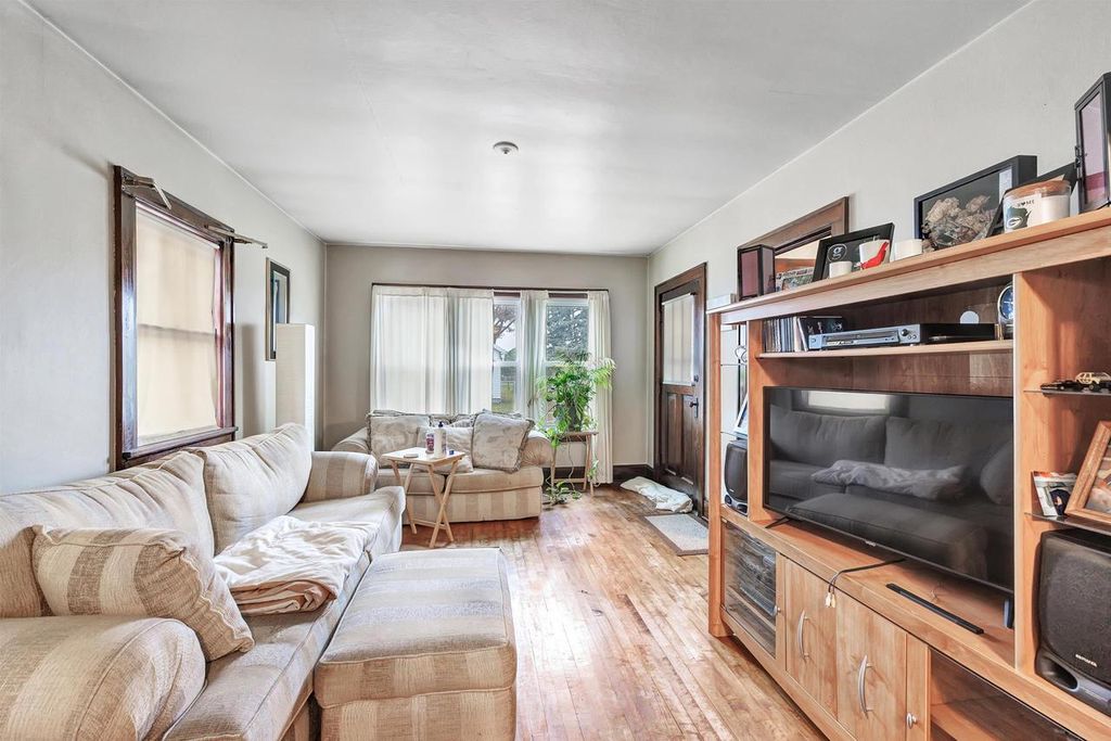 Photo of 1474 Farlin AVENUE, Green Bay, WI 54302 (MLS # 50318713)