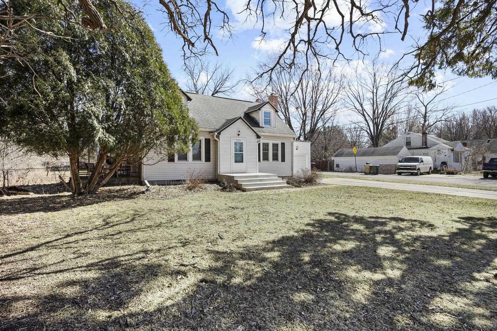 Photo of 2505 Badger LANE, Madison, WI 53713 (MLS # 2018290)