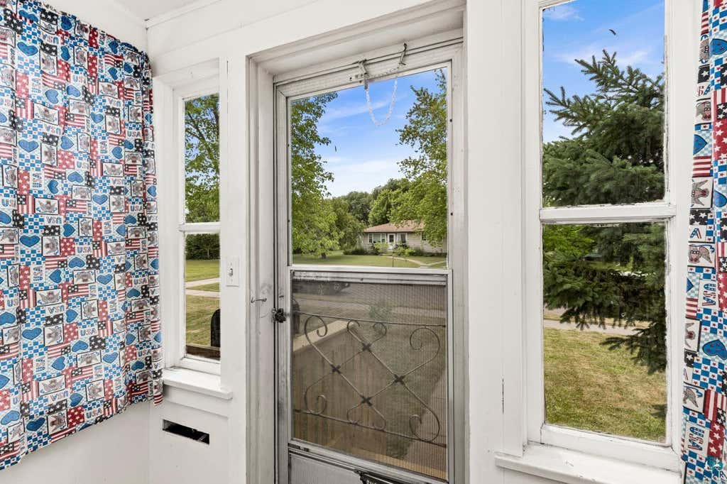 Photo of 703 E 5th STREET, Superior, WI 54880 (MLS # 6127165)