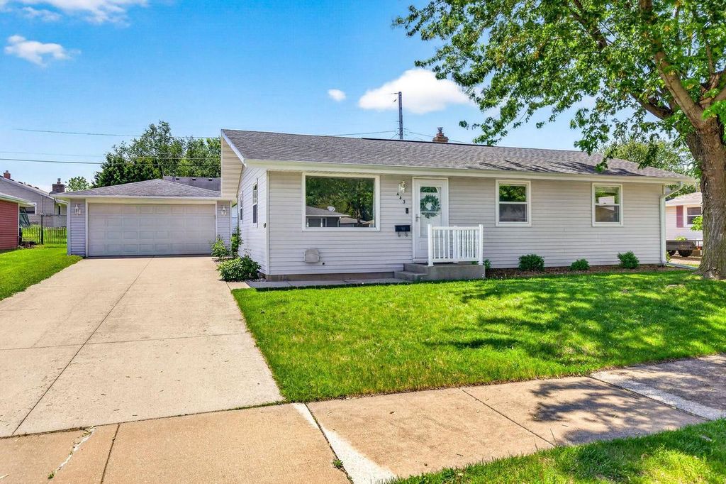 Photo of 443 Woodlawn COURT, Combined Locks, WI 54113 (MLS # 50326559)