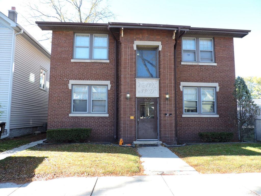 Photo of 1108 Wisconsin AVENUE, Racine, WI 53402 (MLS # 1942437)