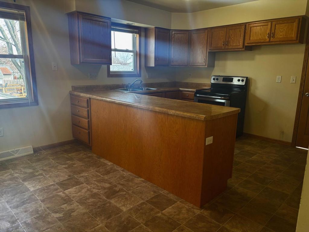 Photo of 919 Bismarck AVENUE, Oshkosh, WI 54902 (MLS # 50323006)