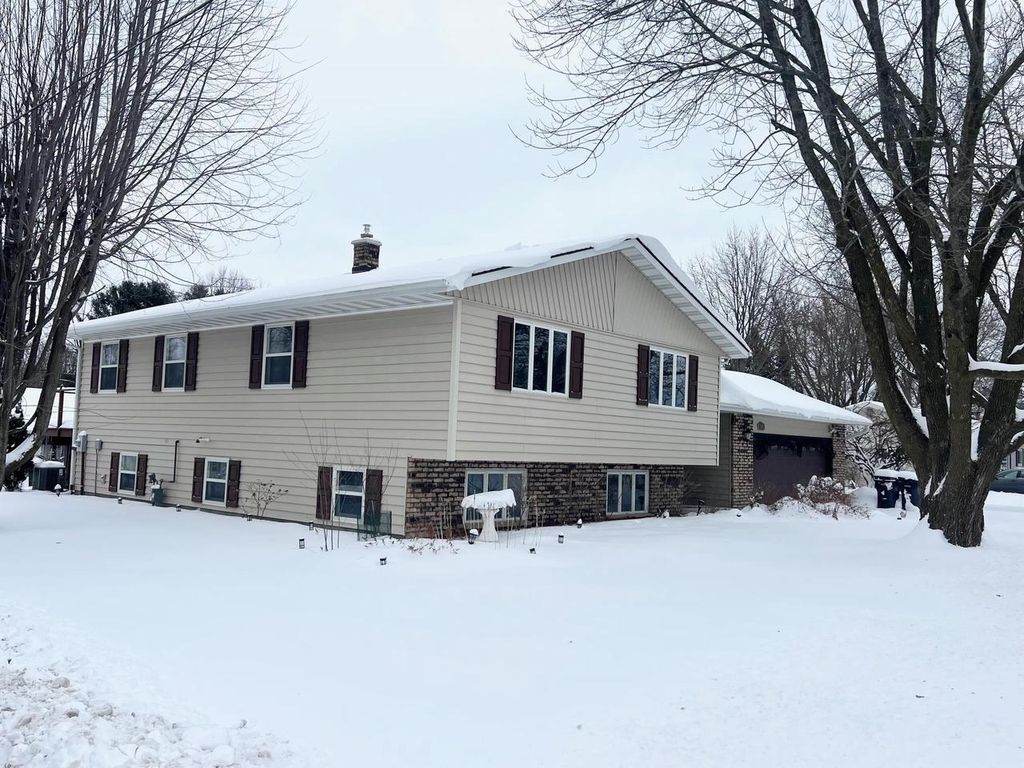 Photo of 1501 S Apple AVENUE, Marshfield, WI 54449 (MLS # 22505714)