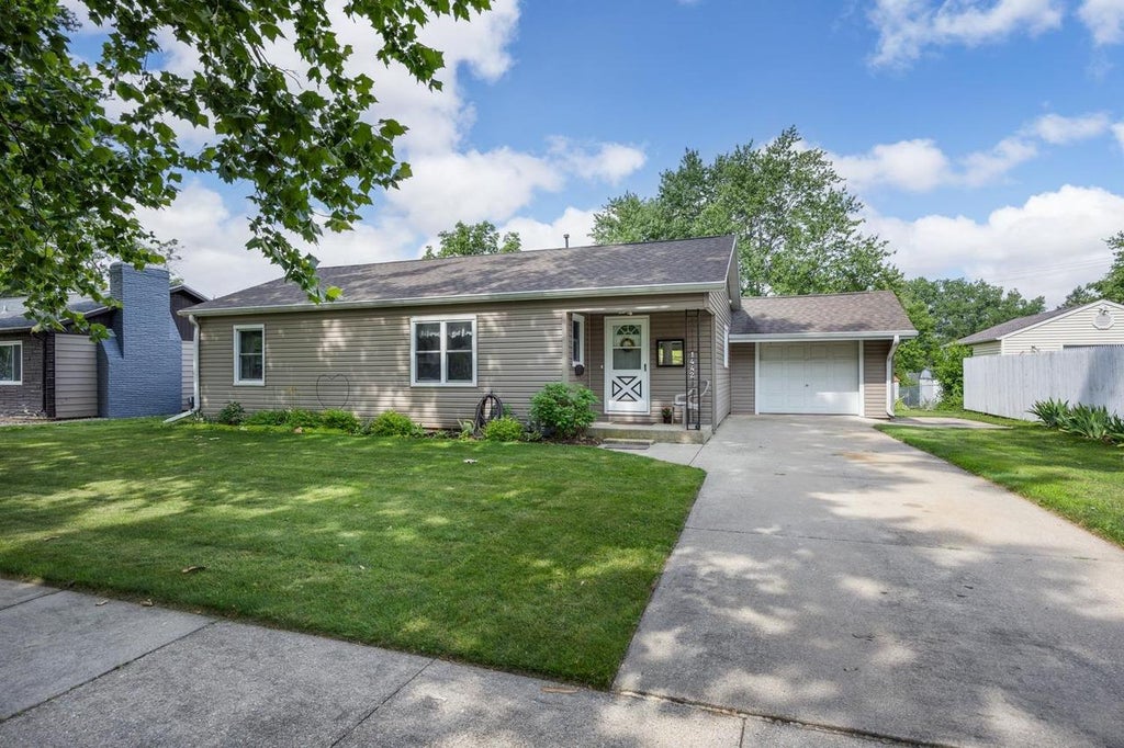 Photo of 1442 S Marion AVENUE, Janesville, WI 53546 (MLS # 2027913)