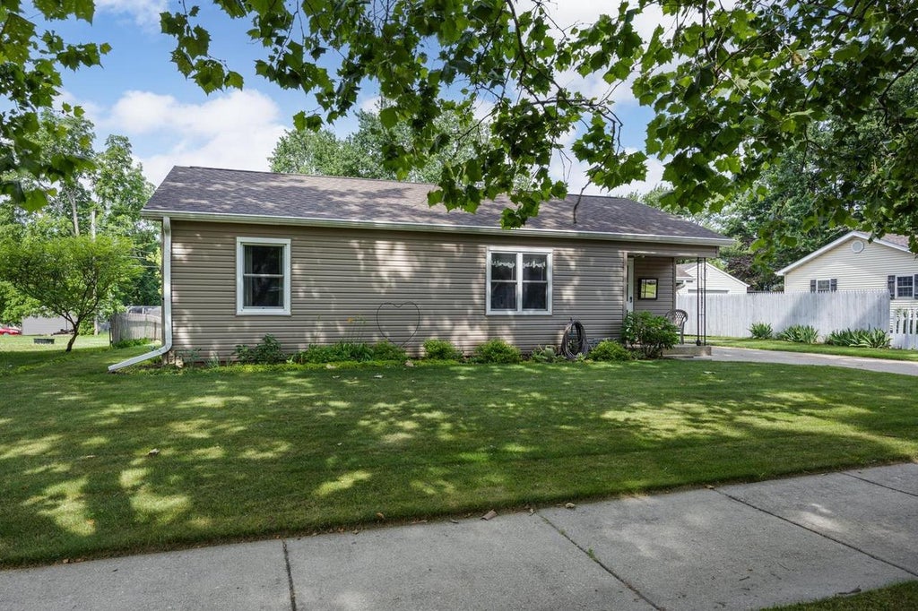 Photo of 1442 S Marion AVENUE, Janesville, WI 53546 (MLS # 2027913)