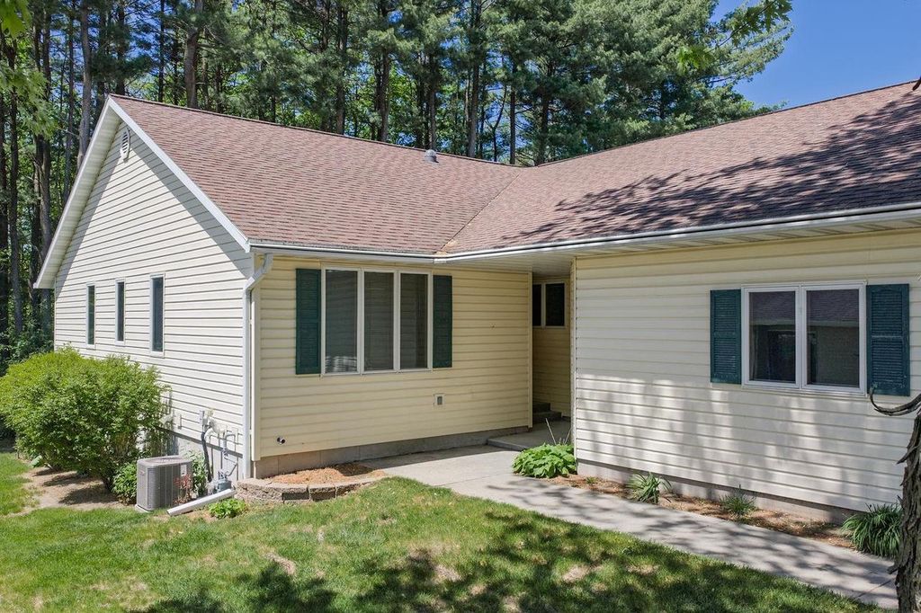 Photo of 1711 Hillcrest DRIVE, Baraboo, WI 53913 (MLS # 2023505)