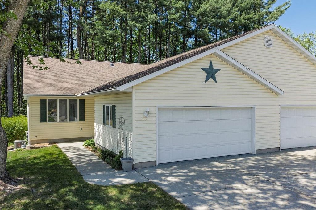 Photo of 1711 Hillcrest DRIVE, Baraboo, WI 53913 (MLS # 2023505)