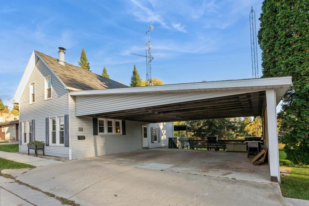 Photo of 131 W Main STREET, Chilton, WI 53014 (MLS # 50316373)