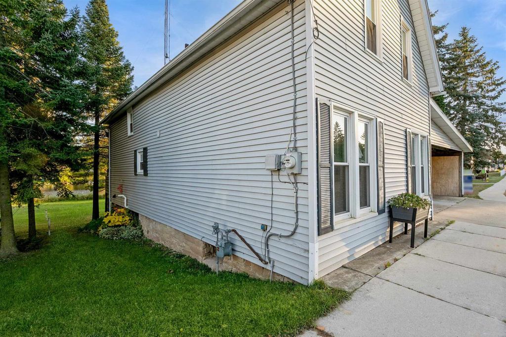 Photo of 131 W Main STREET, Chilton, WI 53014 (MLS # 50316373)