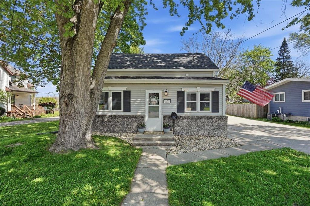 Photo of 327 Elizabeth STREET, Lodi, WI 53555 (MLS # 2022631)