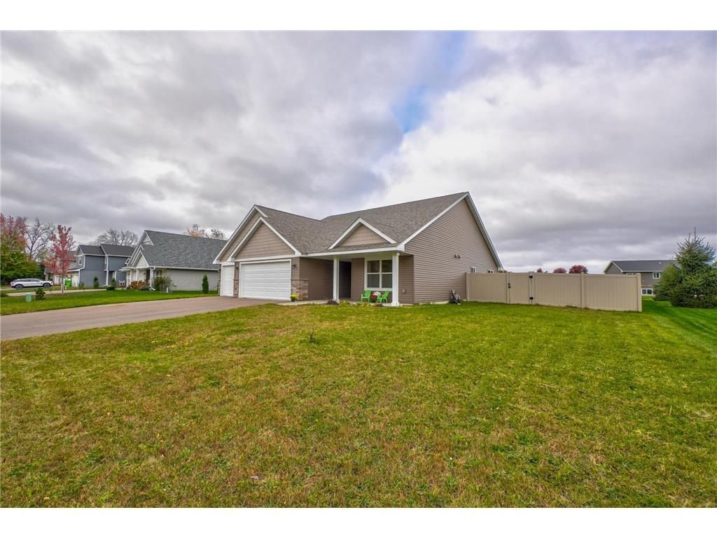Photo of 1343 Creekwood DRIVE, New Richmond, WI 54017 (MLS # 7001453)