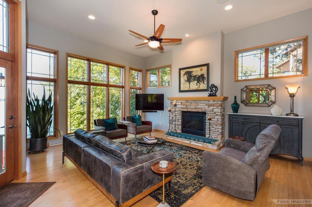 Photo of 407 Greenwood AVENUE, Waukesha, WI 53188 (MLS # 1944386)