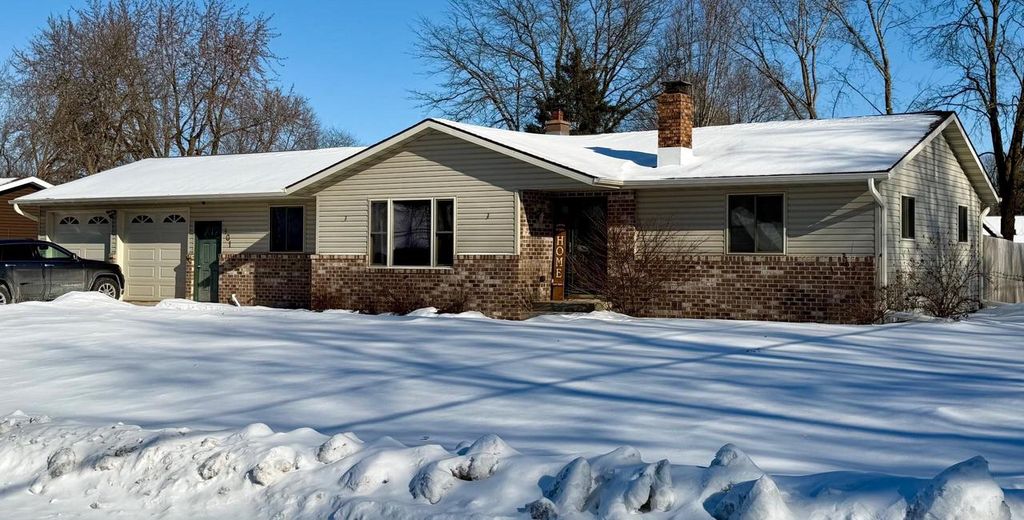 Photo of 401 N Hume AVENUE, Marshfield, WI 54449 (MLS # 22600316)