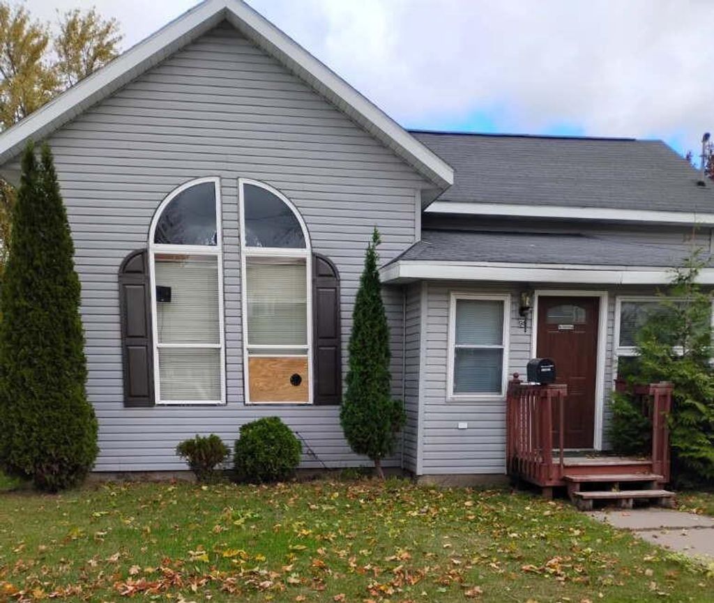 Photo of 98 10th STREET, Clintonville, WI 54929 (MLS # 50317054)