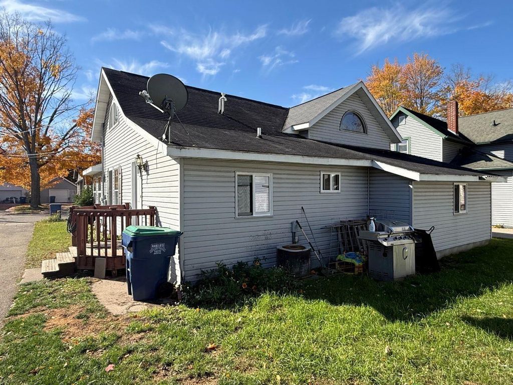 Photo of 98 10th STREET, Clintonville, WI 54929 (MLS # 50317054)