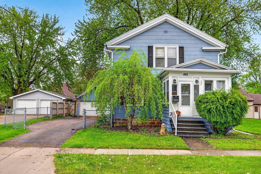 Photo of 405 E Columbian AVENUE, Neenah, WI 54956 (MLS # 50325729)
